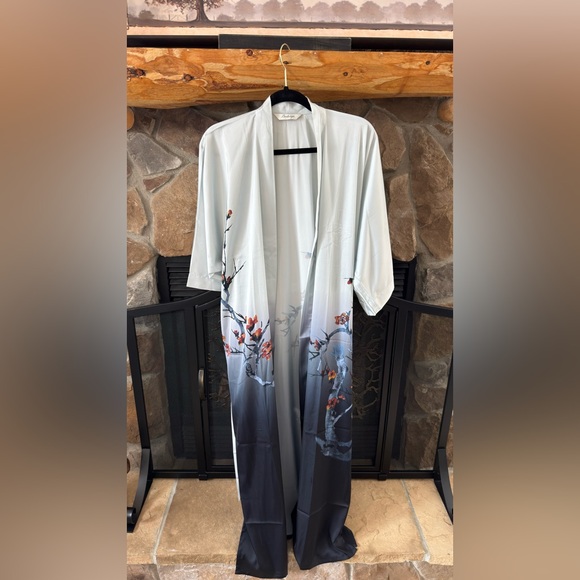 Elegant Women's Satin Kimono Robe - White and Black - Picture 2 of 9